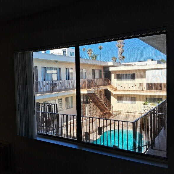 Primary Photo - 4475 Rosewood Ave