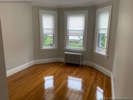 Building Photo - 23 Maple St