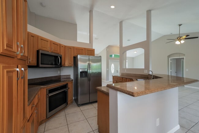 Building Photo - 3889 SW Wycoff St