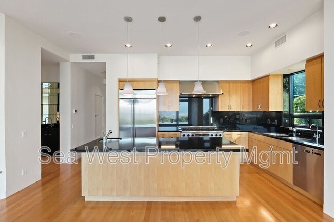 Building Photo - 2328 Rue De Anne