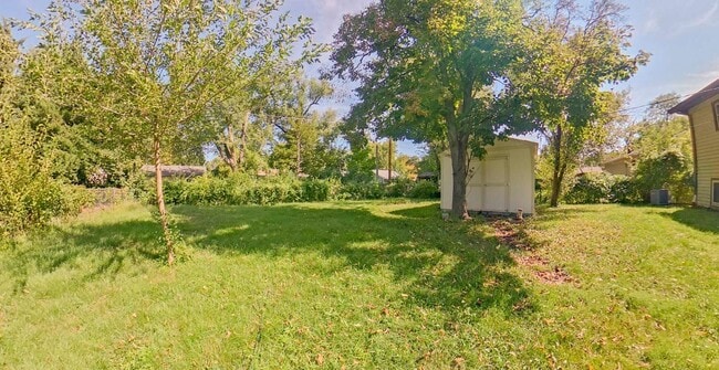 Building Photo - Big Backyard + Pet Friendly + Off-Street P...