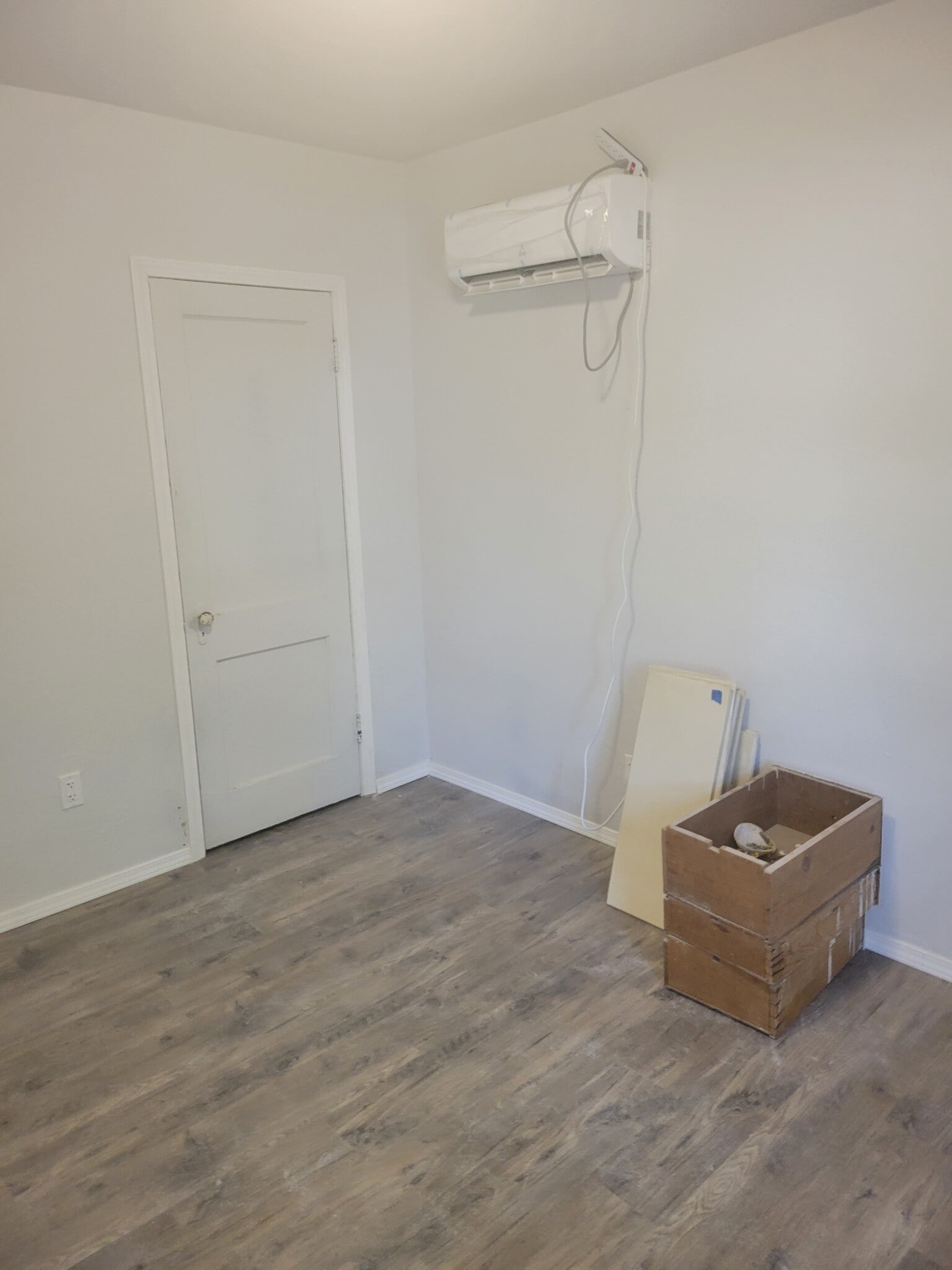 Building Photo - 515 W 7th Ave