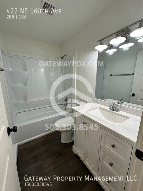 Building Photo - 422 NE 160th Ave