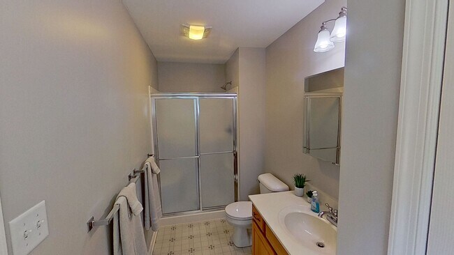 Building Photo - 1377 Village Dr