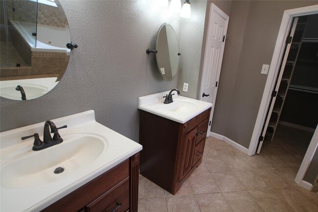 Building Photo - 3438 Brookwood Dr