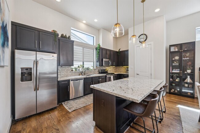 Building Photo - 5729 Larkin St