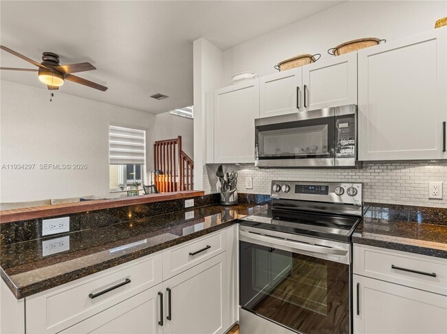 Building Photo - 1433 Presidio Dr