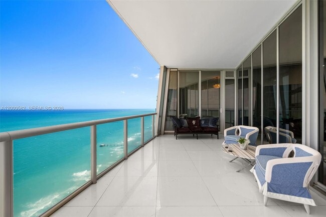 Building Photo - 17121 Collins Ave