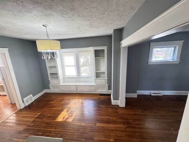 Building Photo - 1541 Hopkins Ave