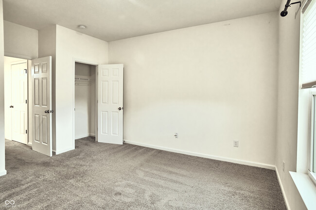 Building Photo - 681 N Crystal Dr