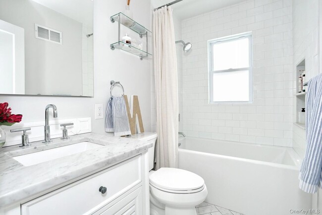 Building Photo - 42 E Main St