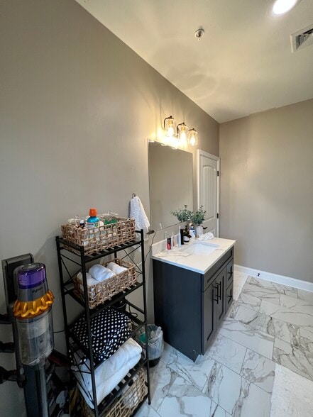 Building Photo - 409 Lackawanna Ave