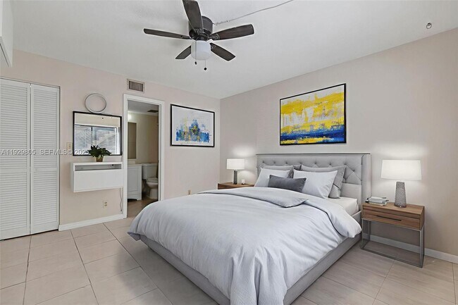 Building Photo - 2651 Riverside Dr