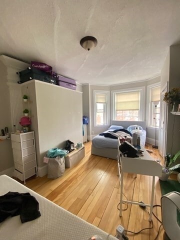 Building Photo - 10 Glenville Ave