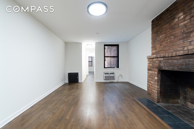 Building Photo - 205 2nd Ave