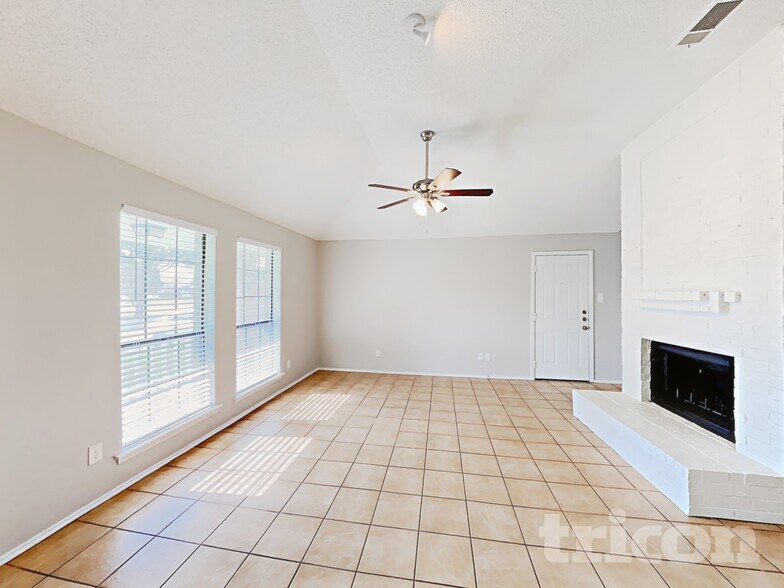 Building Photo - 5412 Boxelder Dr