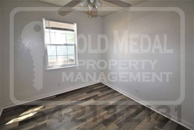 Building Photo - 1201 Santa Rosa Dr