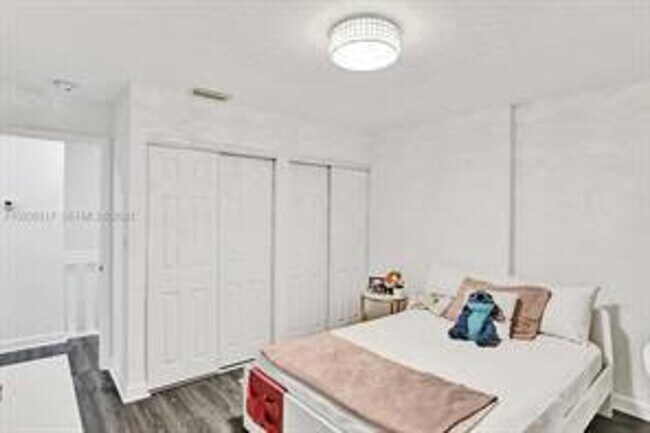 Building Photo - 833 NW 81st Ave
