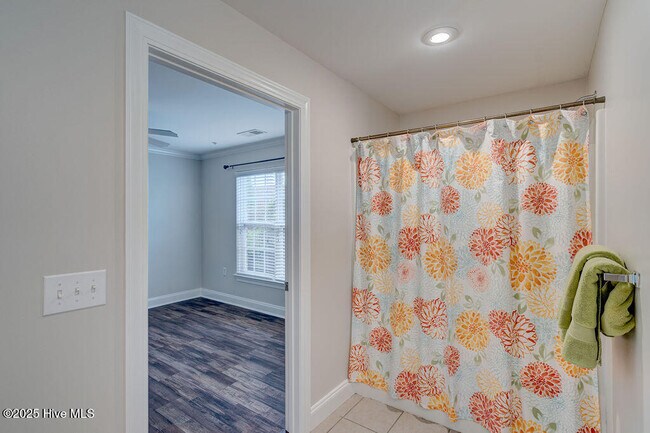 Building Photo - 2820 Bloomfield Ln