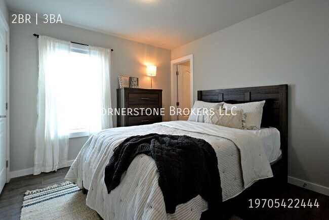 Building Photo - 305 Omnia-A