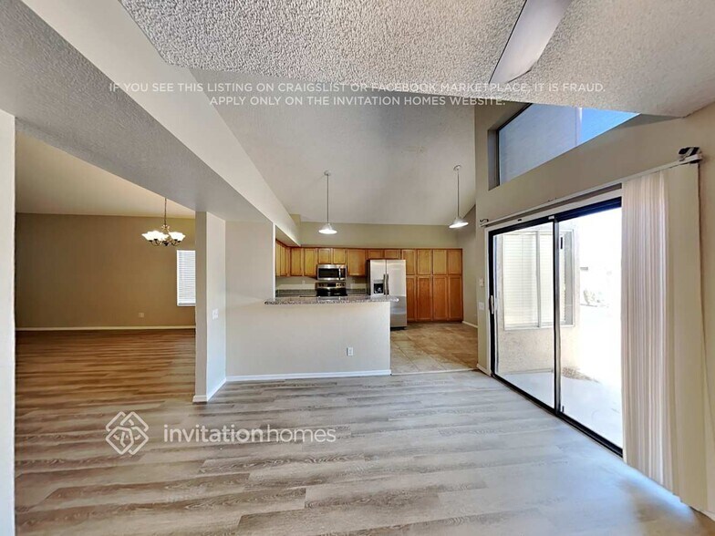Building Photo - 1117 E Jensen St