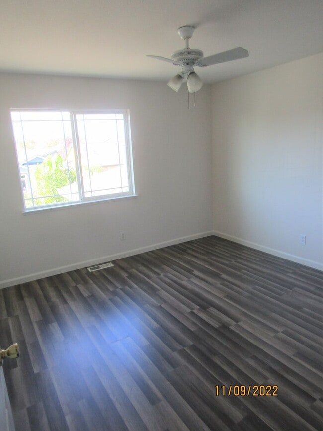 Building Photo - Beautiful Home Near Golf course!! Brand ne...
