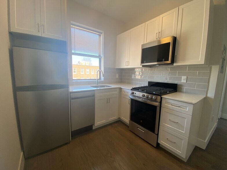 Primary Photo - 125 Park Dr