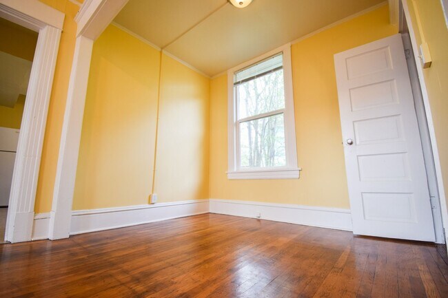 Building Photo - CLE-4637