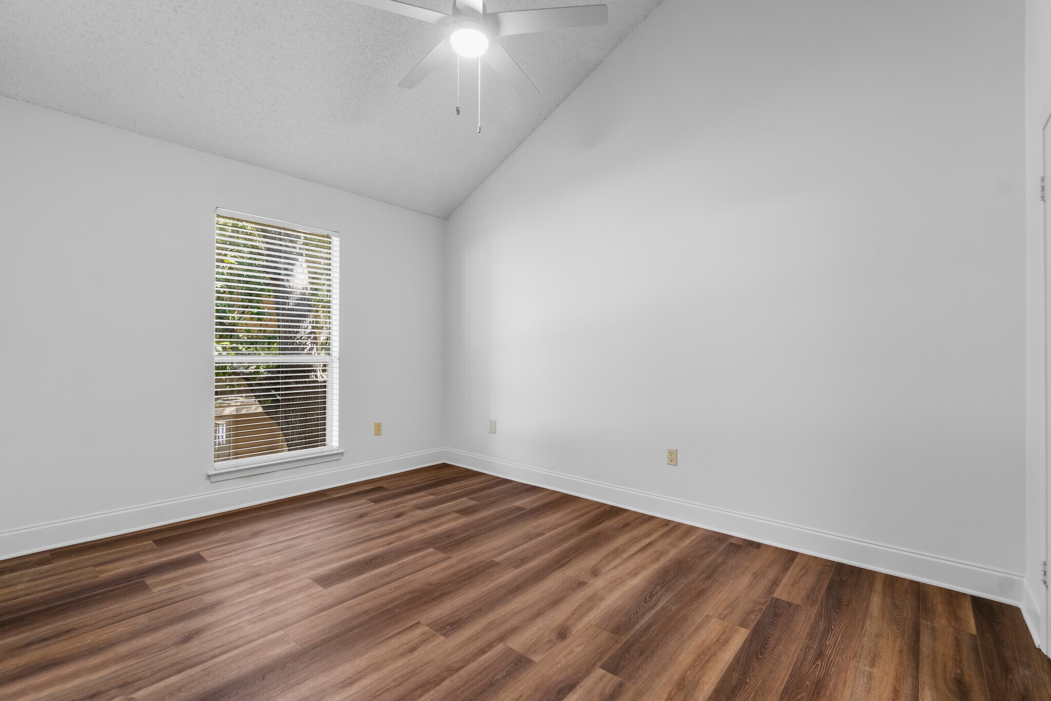 Building Photo - 11011 Cal Rd