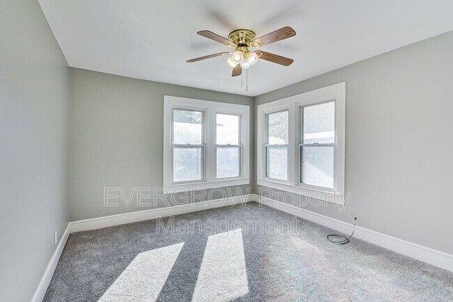 Building Photo - 3470 N Kenwood Ave