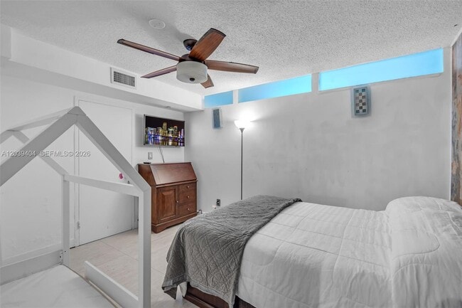Building Photo - 5401 Collins Ave