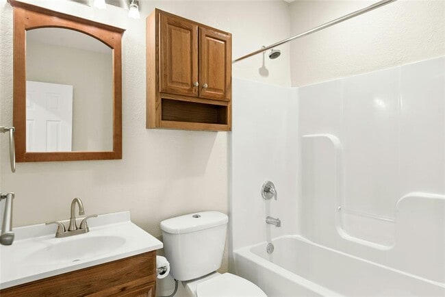 Building Photo - 904 Philco Dr