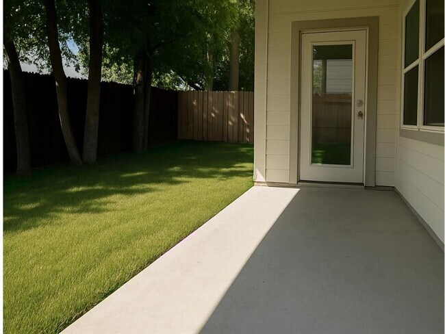 Building Photo - 1515 Iberville Dr