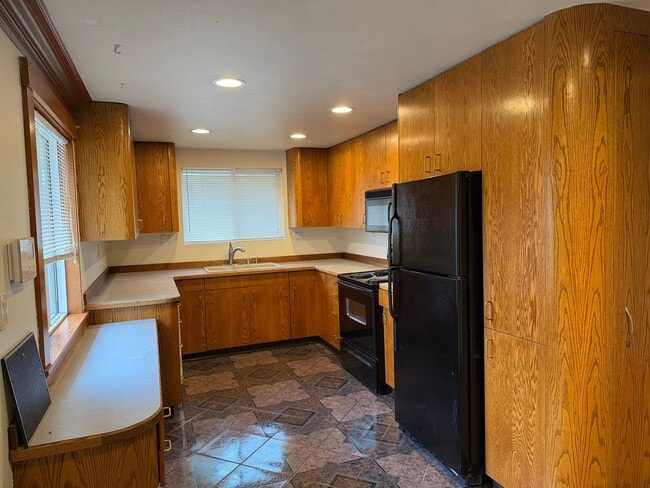 Building Photo - Charming Everett Rambler — 3 Bedrooms + Bonus Room