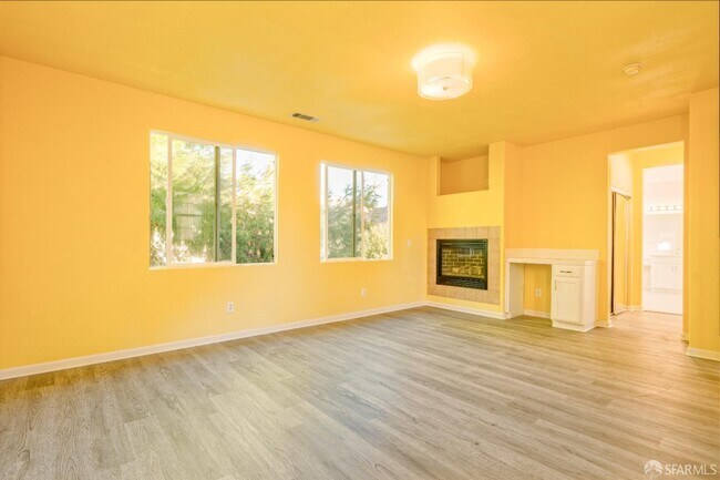 Building Photo - 5476 Summerfield Dr