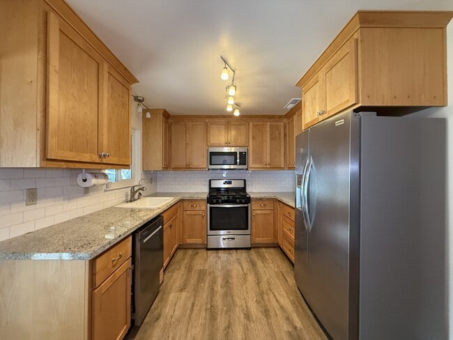 Building Photo - 9109 Midway