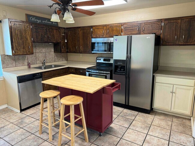 Building Photo - 106 Hope Ln