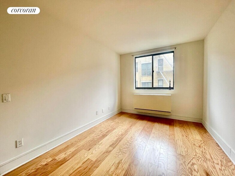 Building Photo - 323 W 96th St
