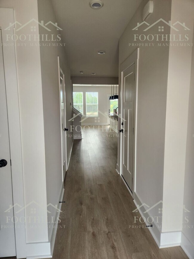 Building Photo - 253 Silo Rdg Dr