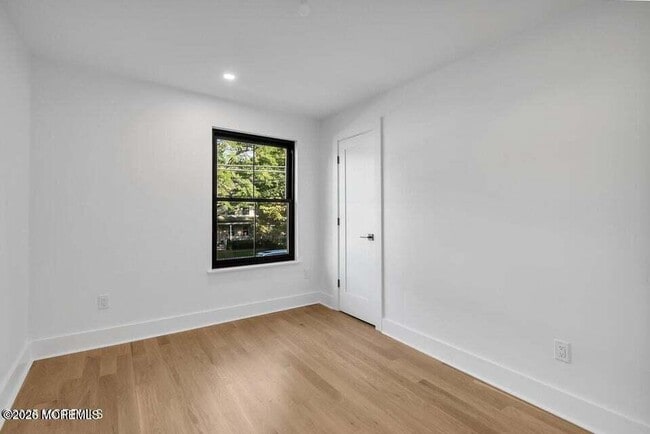 Building Photo - 514 River Rd