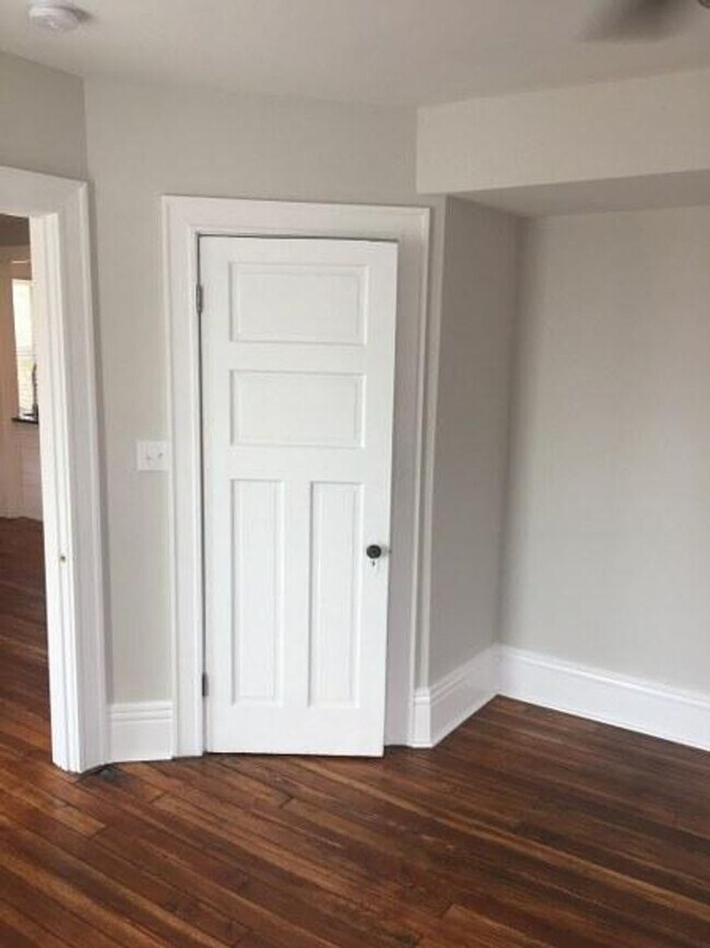 Building Photo - 1131