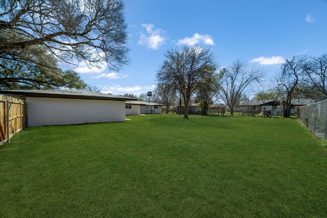 Building Photo - 192 Oriole Dr