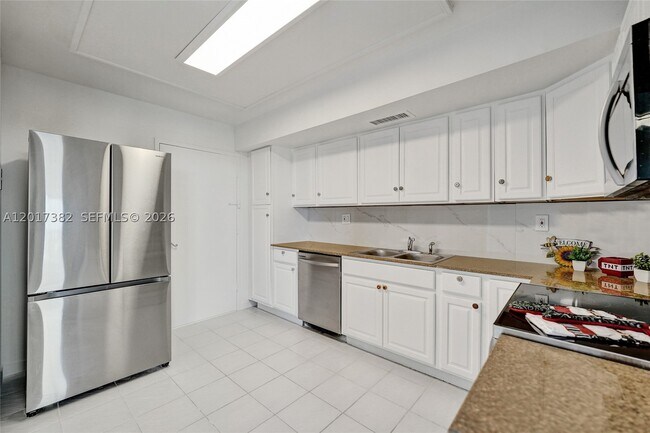 Building Photo - 1600 S Ocean Dr