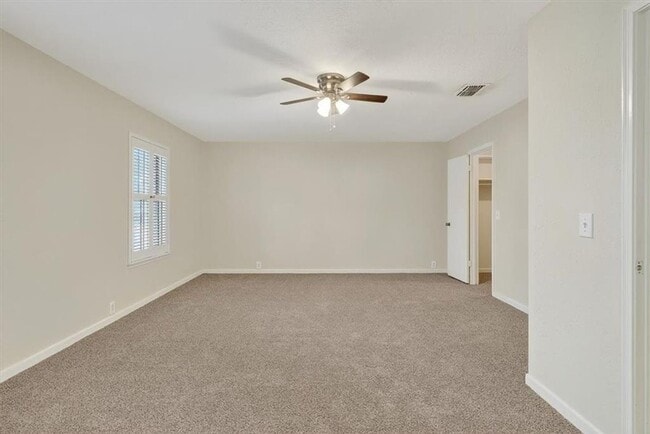 Building Photo - 145 Lake Shore Dr