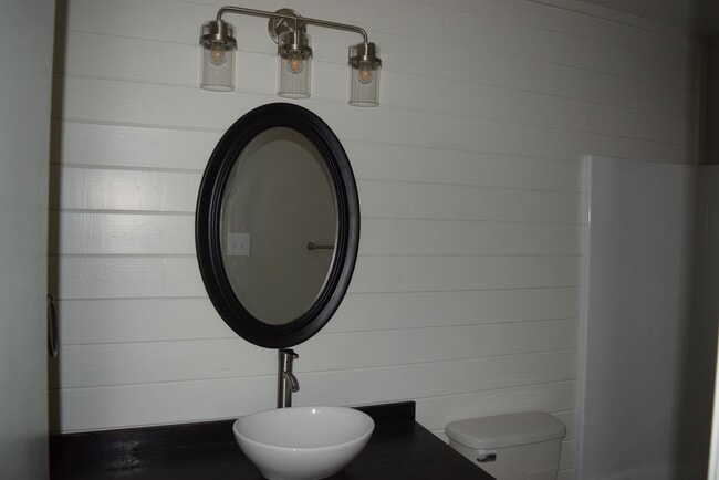 Building Photo - 700 Cedar Ln