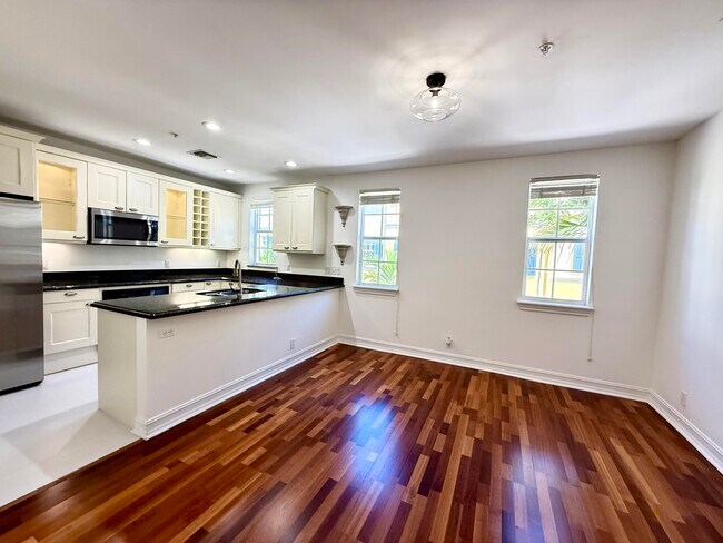 Building Photo - 319 Flamingo Dr
