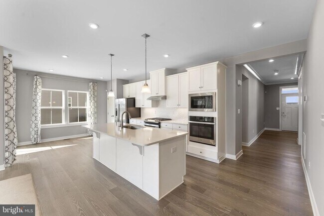 Building Photo - 143 Hood Farm Dr