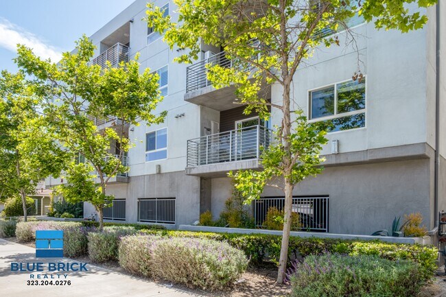 Building Photo - 4305 Laurel Canyon Blvd