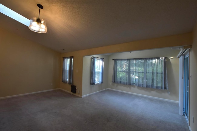 Building Photo - Spacious and Sunlit 2BR/2BA Condo with Por...