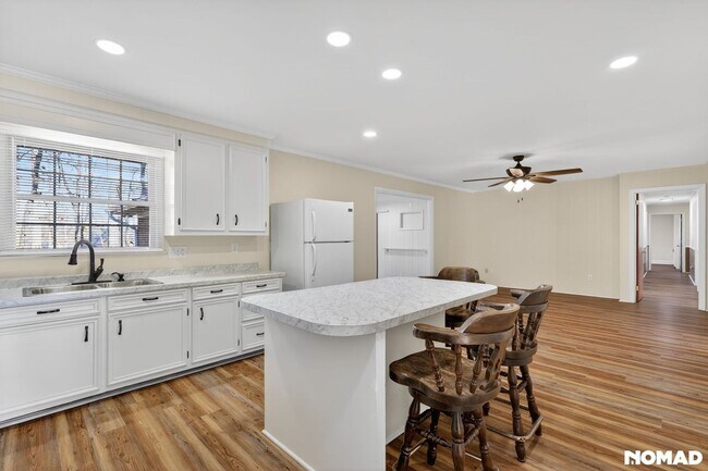 Building Photo - Spacious 4BR House in Mooresville